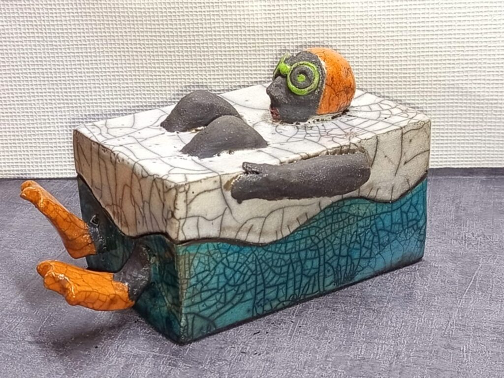 Sculpture représentant un nageur, réalisée par Sandrine Deschamps